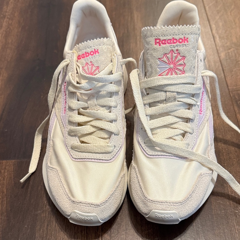 Reebok Women's Sneakers Gym Shoes Clean White and Pink